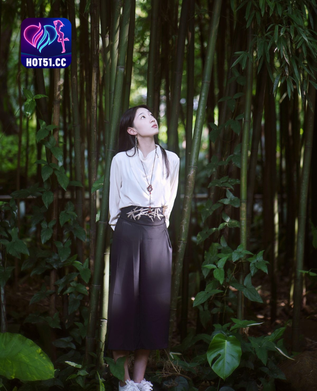 Zhi Zhi Hotlive